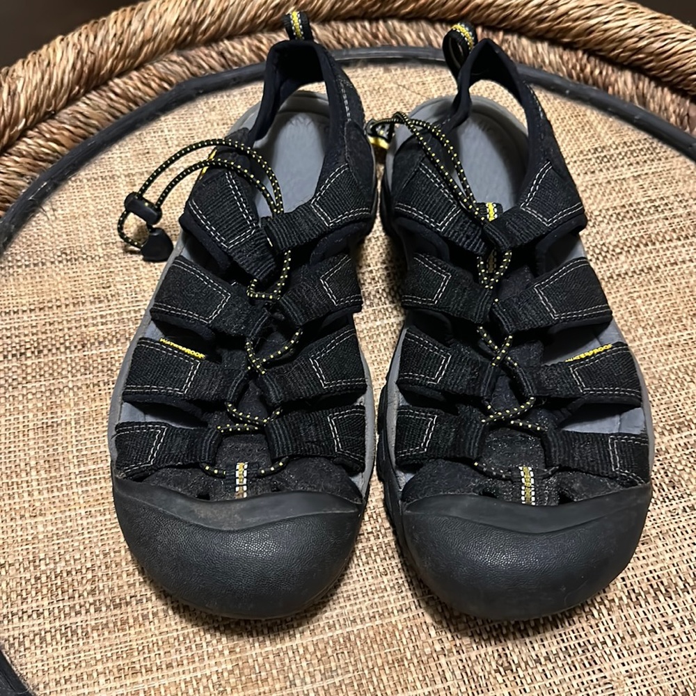 Keen water shoes- 9.5
